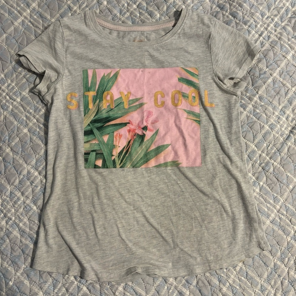 Gray Graphic Tee with Tropical Print, size 10-12